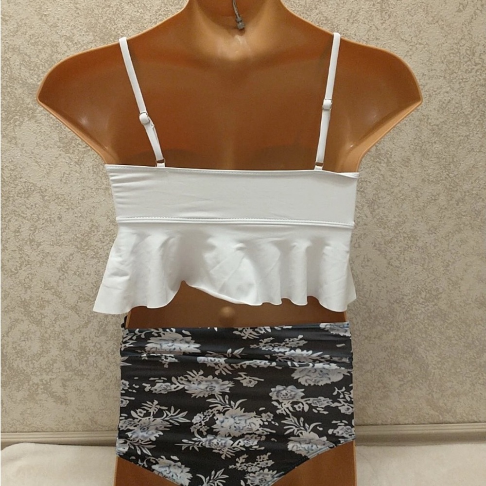 SHEIN Elegant White and Black Floral Bikini - Picture 8 of 14
